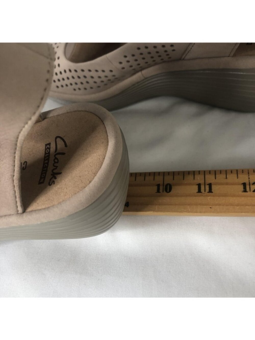 Clarks Sandals Womens Size 6.5 Beige Reedly Salene Wedge Comfort Ankle Strap - Picture 7 of 16